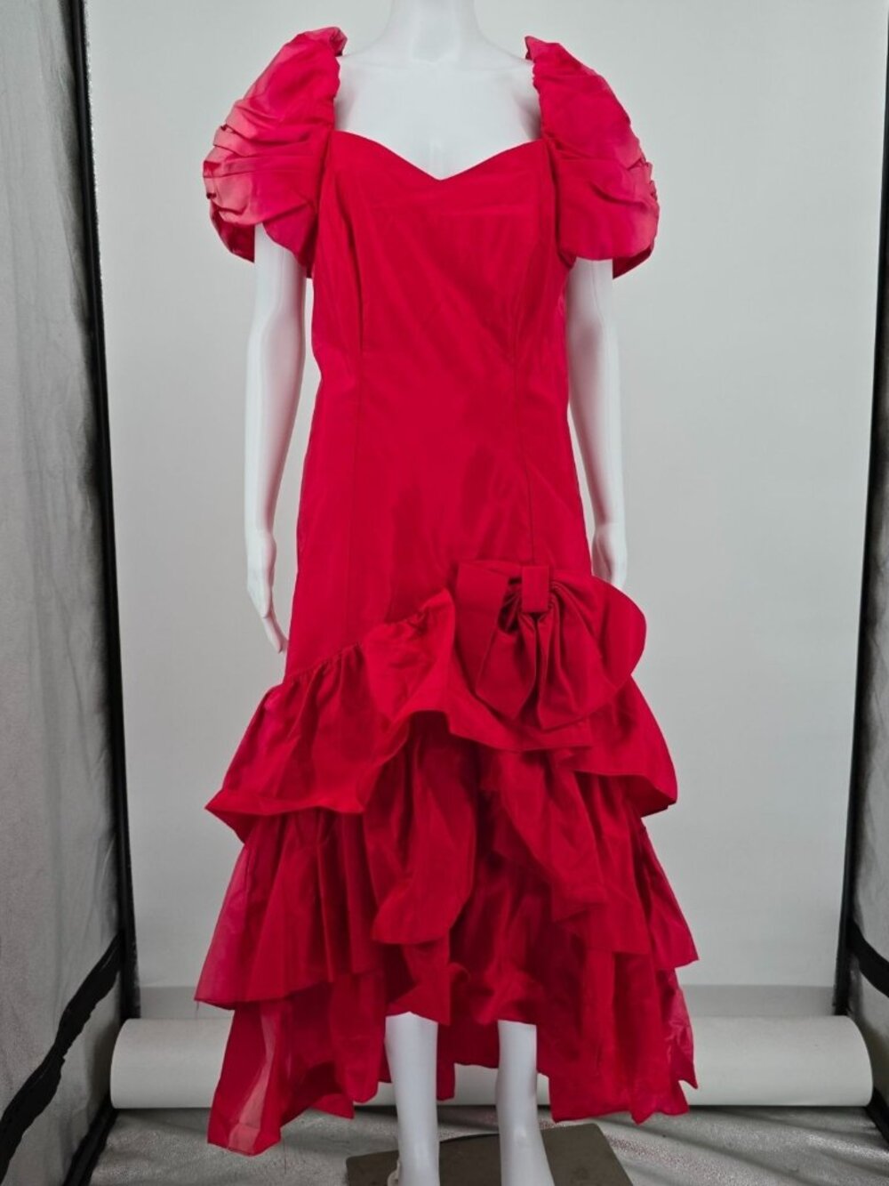 Vintage 1980s Bonnell Dress Co. Red Puff Sleeve Taffeta Prom Dress (M) *Fair